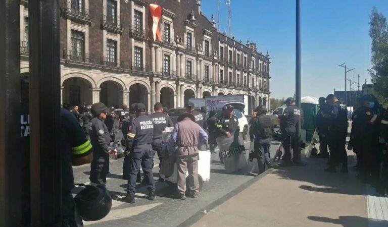 Bloquean manifestantes de Neza zona céntrica de Toluca