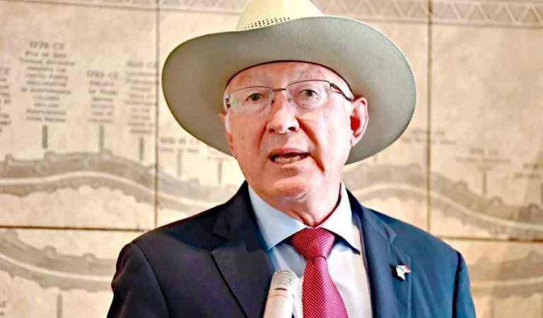 Vamos muy bien, dice Ken Salazar tras ‘sombrerazo’